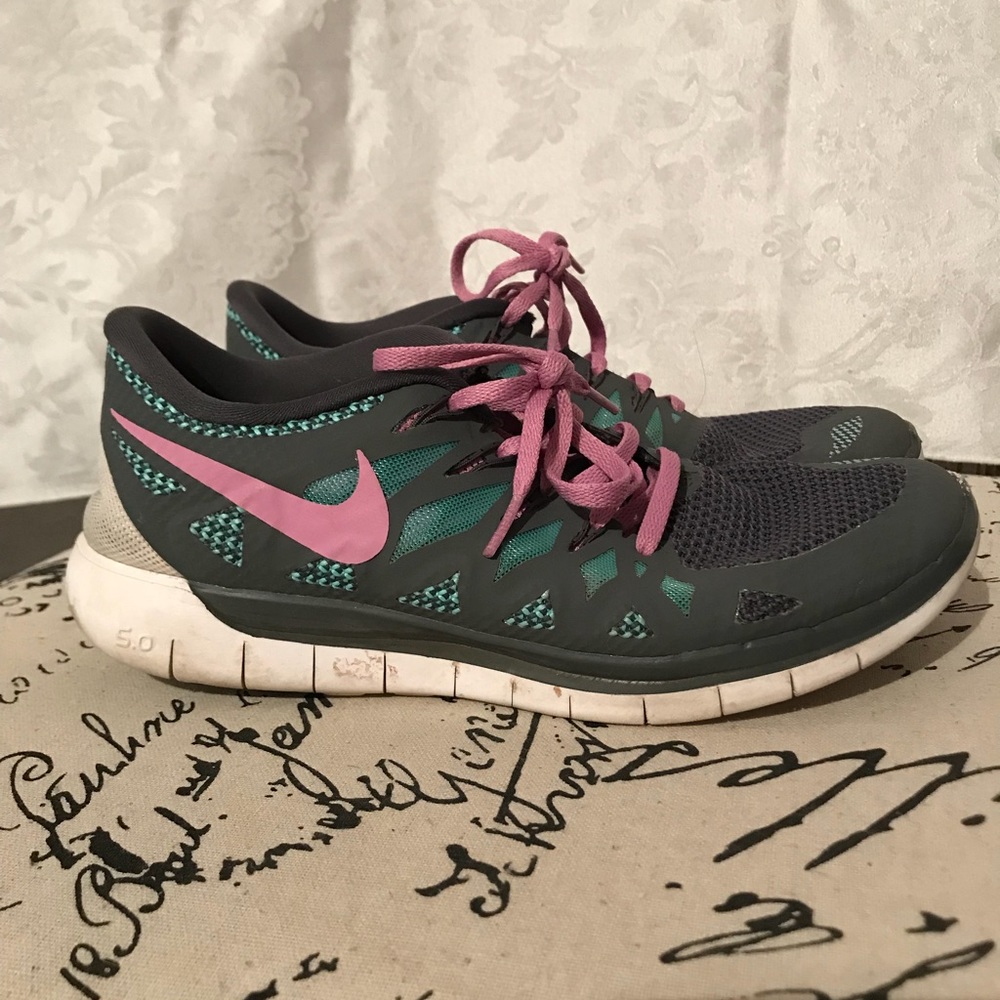 Women’s Nike Tennis Shoe